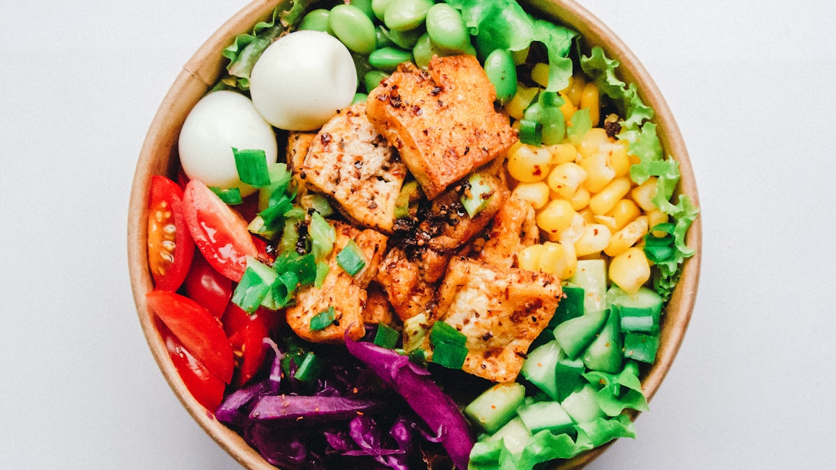 High-protein meal with chicken and vegetables